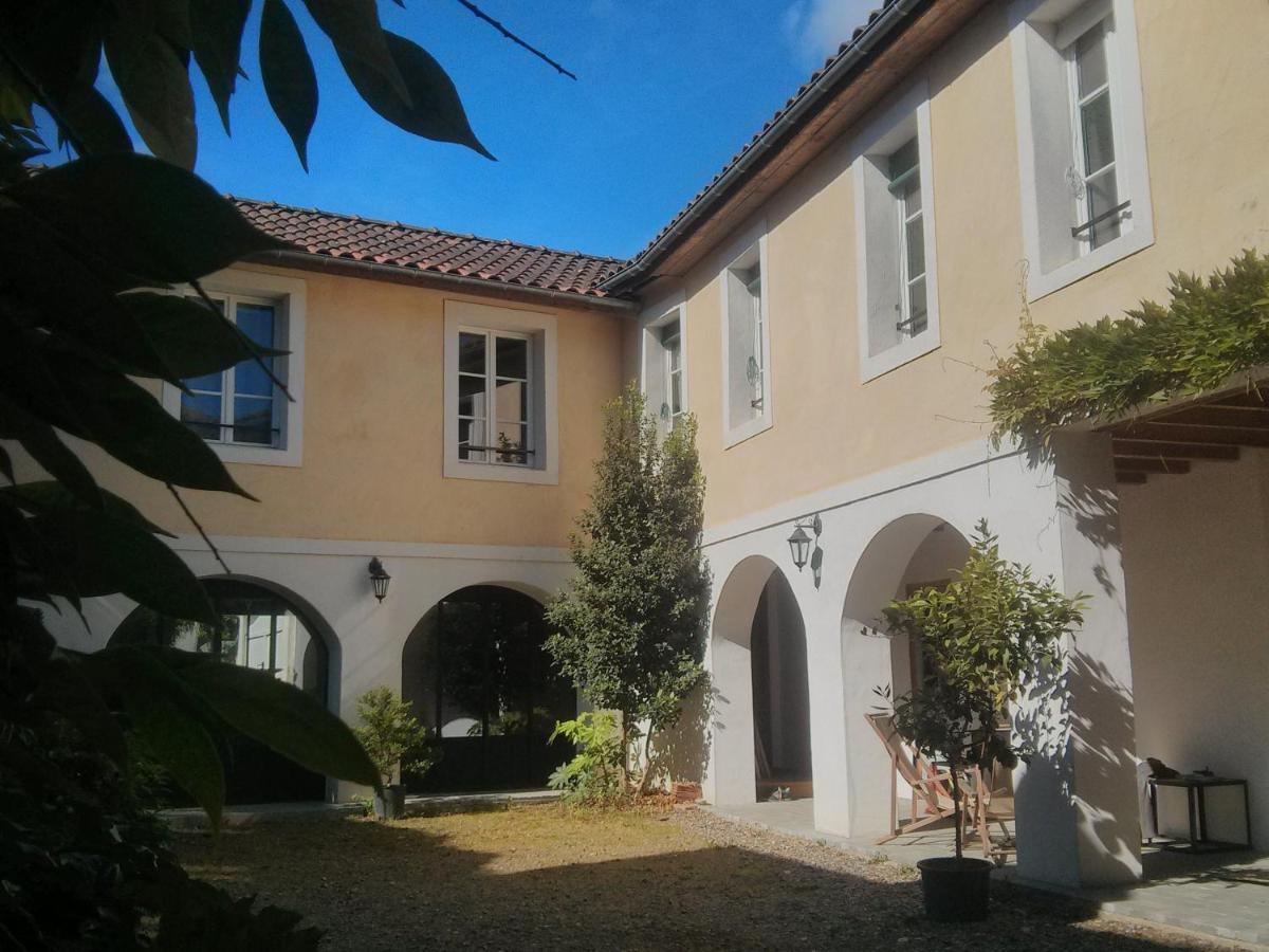 Bed and Breakfast De L'Autre Cote Garlin Экстерьер фото